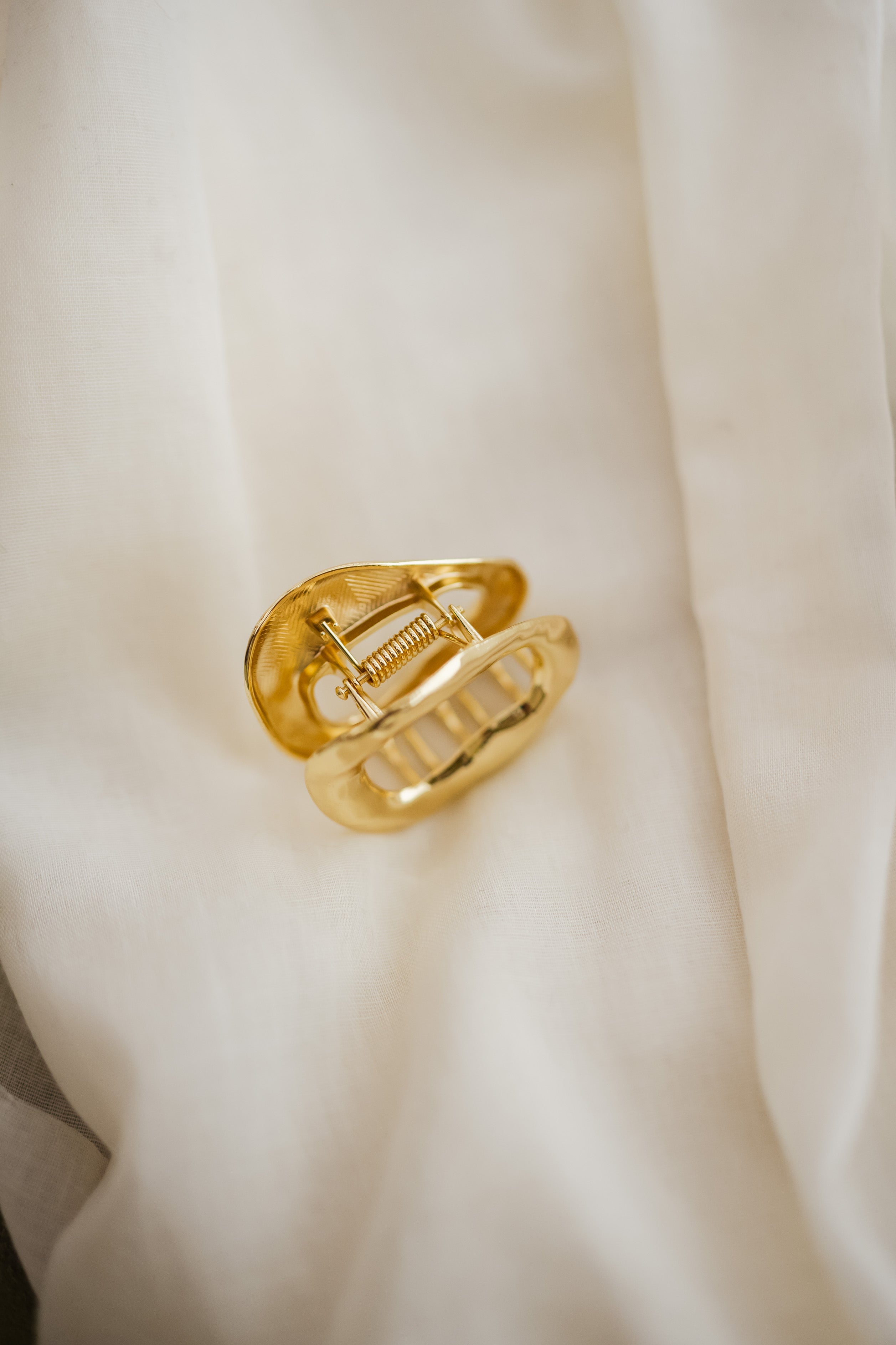 Golden Wiga Hair Clip