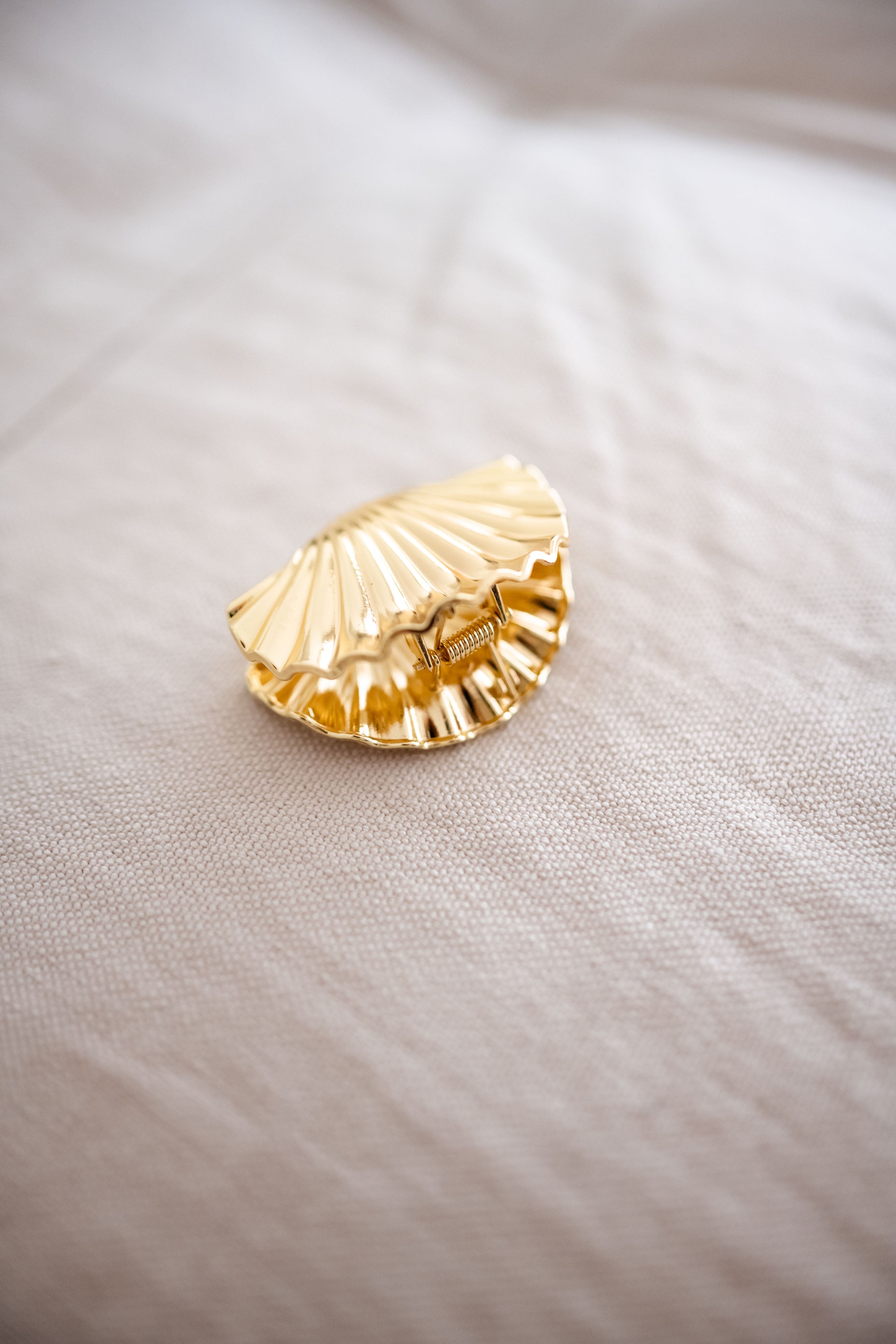 Golden Shell Hair Clip